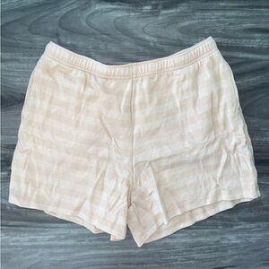 🩷Women’s shorts size medium peachy cream color comfy